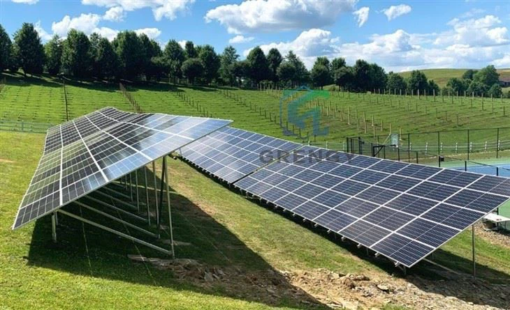 Bodenmontiertes Solar-Montagesystem mit Doppelpfosten-Rammpfahl